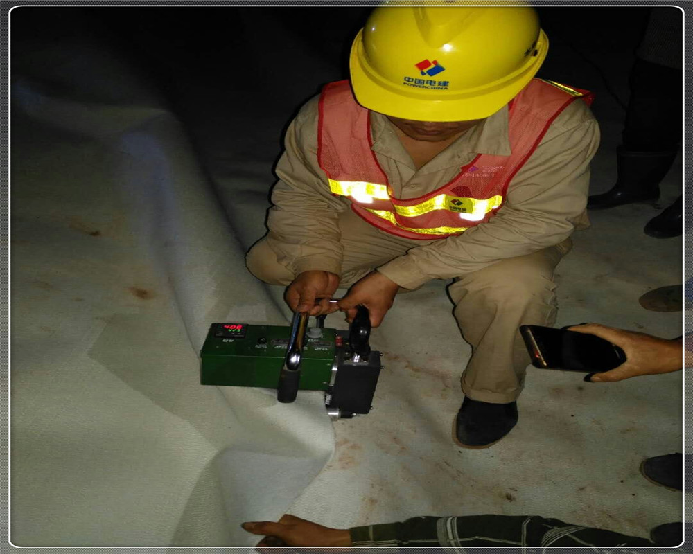 德旭達(dá)廠(chǎng)家調(diào)查土工膜生產(chǎn)工藝和施工焊接的缺陷問(wèn)題